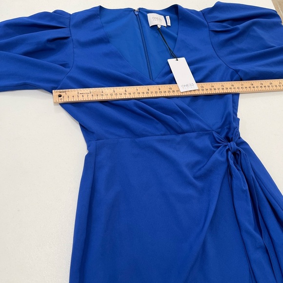 ONE33 SOCIAL Wrap Front Long Sleeve
Body-Con Minidress Size 4 NWT - Picture 6 of 9